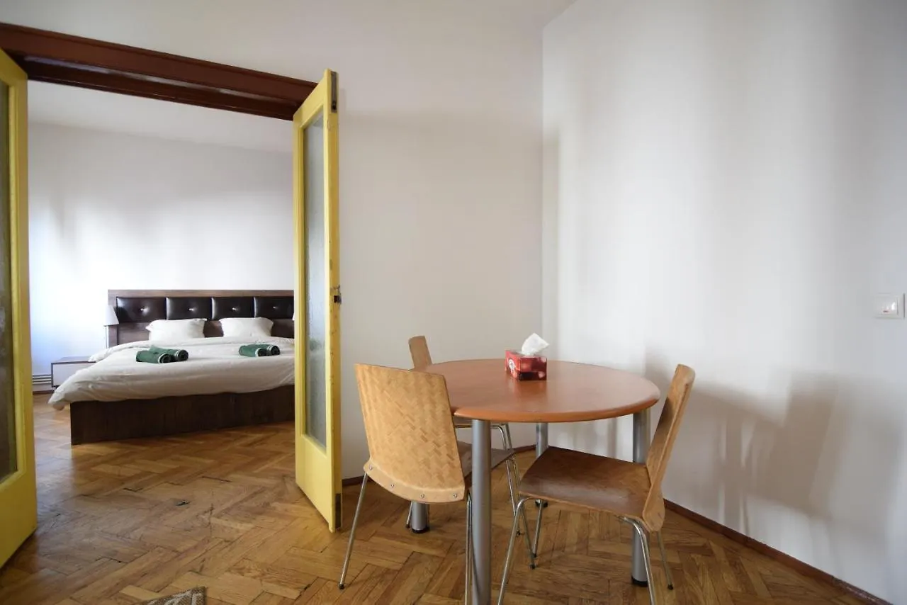 Resedinta Lui Calin - Park Izvor - Old City Bucharest Apartment
